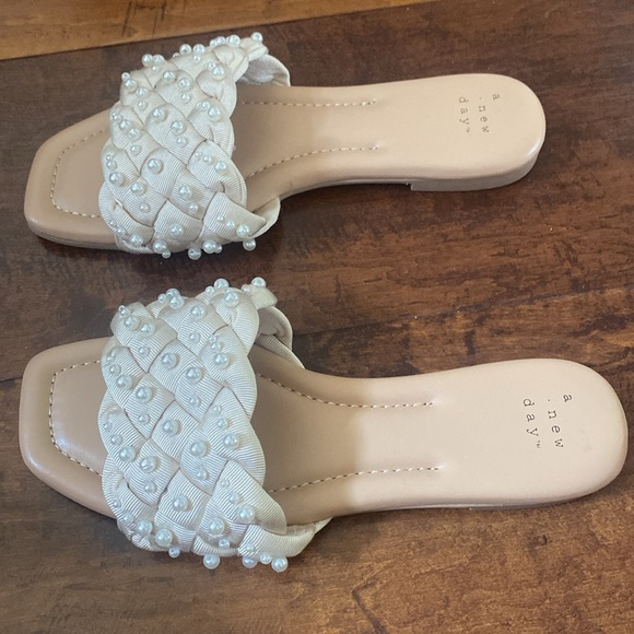A New Day Carissa Pearl Sandals / Size 6 - Picture 4 of 9